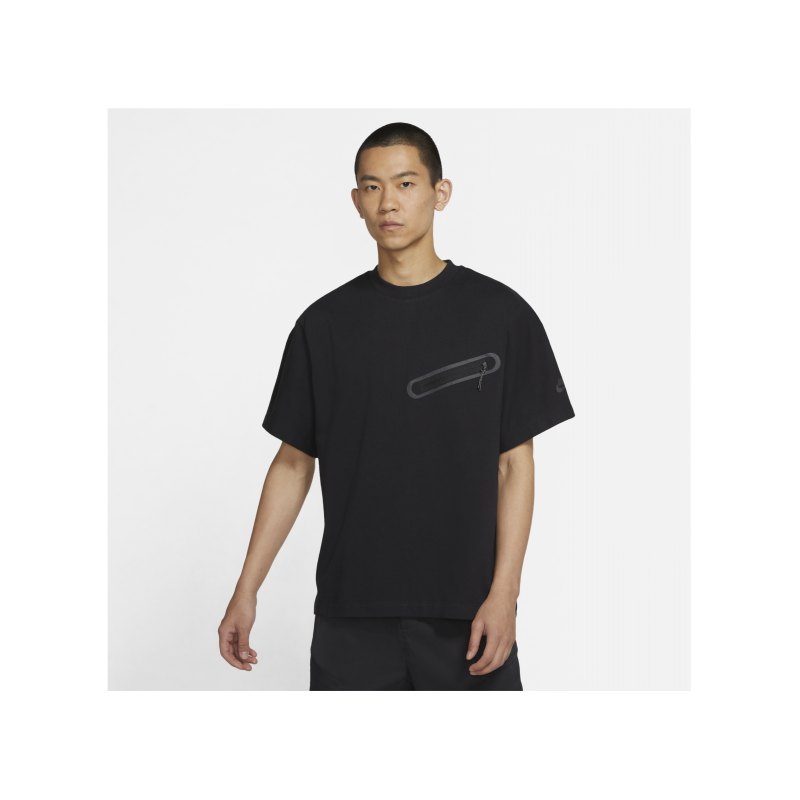 Nike Essentials Tech T-Shirt Schwarz F010 - schwarz