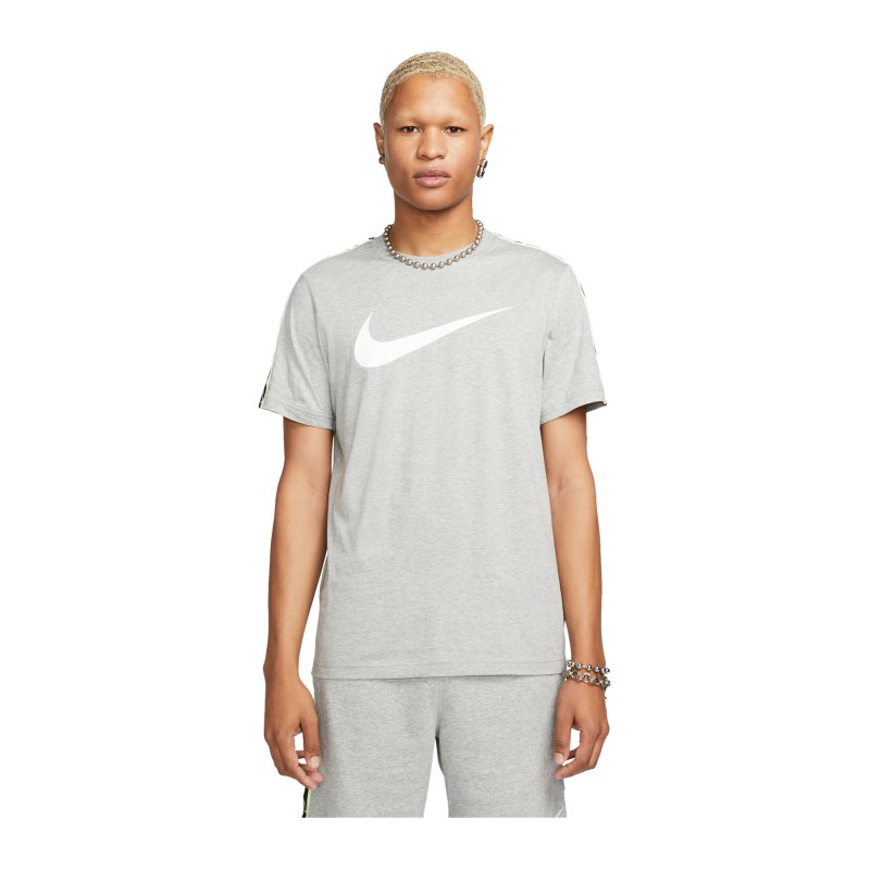 Nike Repeat T-Shirt Grau F066 - grau