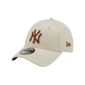 new-era-ny-yankees-essential-9forty-cap-beige-fstn-60184696-lifestyle_front.png