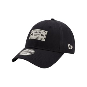 new-era-heritage-9forty-cap-schwarz-fnvy-60222376-lifestyle_front.png