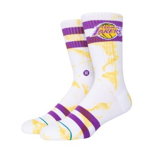 stance-lakers-dyed-socken-gold-a556c21lak-lifestyle_front.png