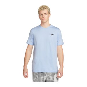 nike-club-t-shirt-tall-blau-schwarz-f548-ar4997-lifestyle_front.png