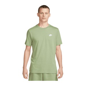 nike-sportswear-club-t-shirt-gruen-f386-ar4997-lifestyle_front.png
