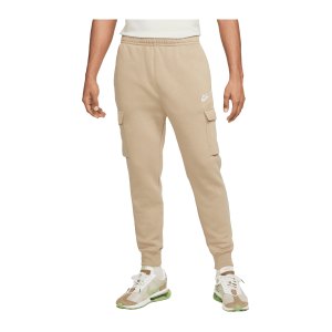 nike-club-cargo-hose-braun-weiss-f247-cd3129-lifestyle_front.png