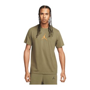 jordan-jumpman-crew-t-shirt-gruen-orange-f222-cw5190-lifestyle_front.png