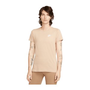 nike-club-t-shirt-damen-beige-f200-dn2393-lifestyle_front.png