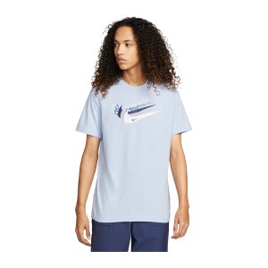 nike-swoosh-t-shirt-tall-blau-weiss-f548-dn5243-lifestyle_front.png