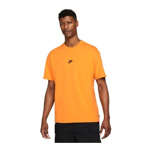 nike-premium-essentials-t-shirt-orange-f886-do7392-lifestyle_front.png
