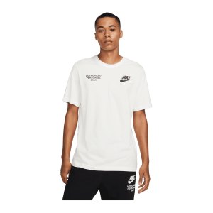 nike-authorized-personnel-t-shirt-braun-f133-do8323-lifestyle_front.png