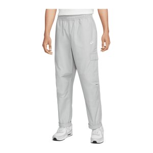nike-club-woven-cargo-hose-grau-weiss-f077-dx0613-lifestyle_front.png