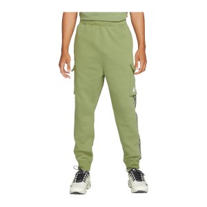 nike-repeat-fleece-cargo-hose-gruen-weiss-f334-dx2030-lifestyle_front.png