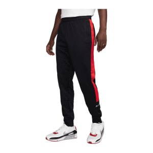 nike-air-jogginghose-schwarz-rot-f011-fn7690-lifestyle_front.png