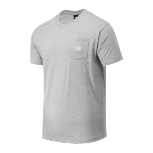new-balance-essentials-pocket-t-shirt-grau-fag-mt01567-lifestyle_front.png