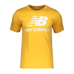 new-balance-essentials-stacked-logo-t-shirt-fase-mt01575-lifestyle_front.png