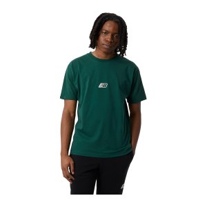 new-balance-graphic-t-shirt-gruen-fnwg-mt23514-lifestyle_front.png