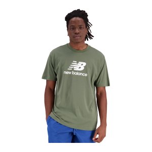 new-balance-essentials-logo-t-shirt-gruen-fdon-mt31541-lifestyle_front.png