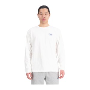 new-balance-essentials-sweatshirt-beige-fsst-mt33510-lifestyle_front.png