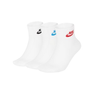 nike-every-essential-socken-3er-pack-weiss-f911-sk0110-lifestyle_front.png
