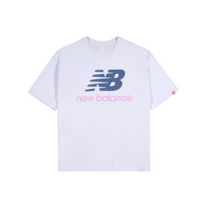 new-balance-ess-stacked-logo-t-shirt-damen-flia-wt03519-lifestyle_front.png